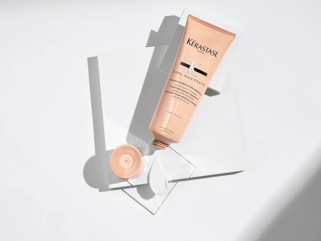 Kerastase Curl Manifesto Fondant Hydratation Essentialle Lightweight Moisture Replenishing Conditioner 250ml