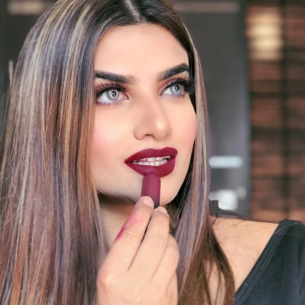 Huda Beauty Power Bullet Matte Lipstick Ladies Night 