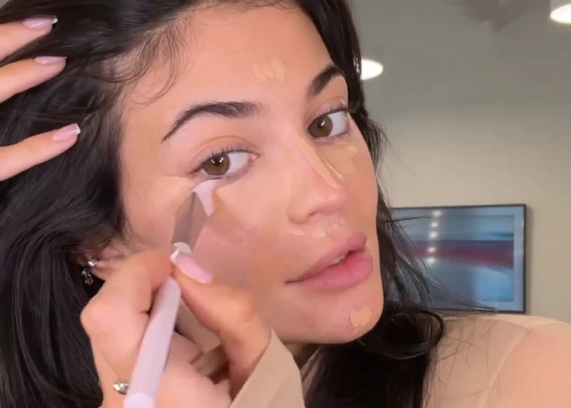 Kylie Cosmetics Brush 02