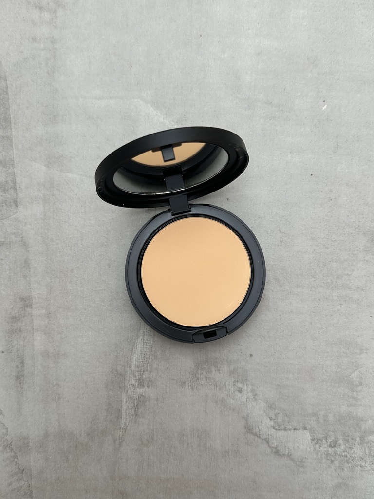 MAC Studio Fix Powder Plus Foundation NC17  Pa Kuti