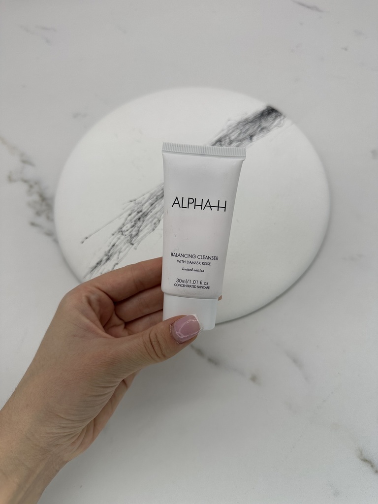 Alpha H Balancing Cleanser With Damask Rose 30 ml Pa Kuti