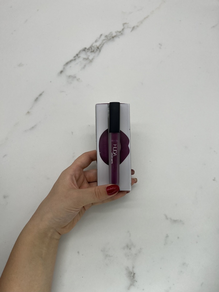 Huda Beauty Liquid Lipstick Material Girl