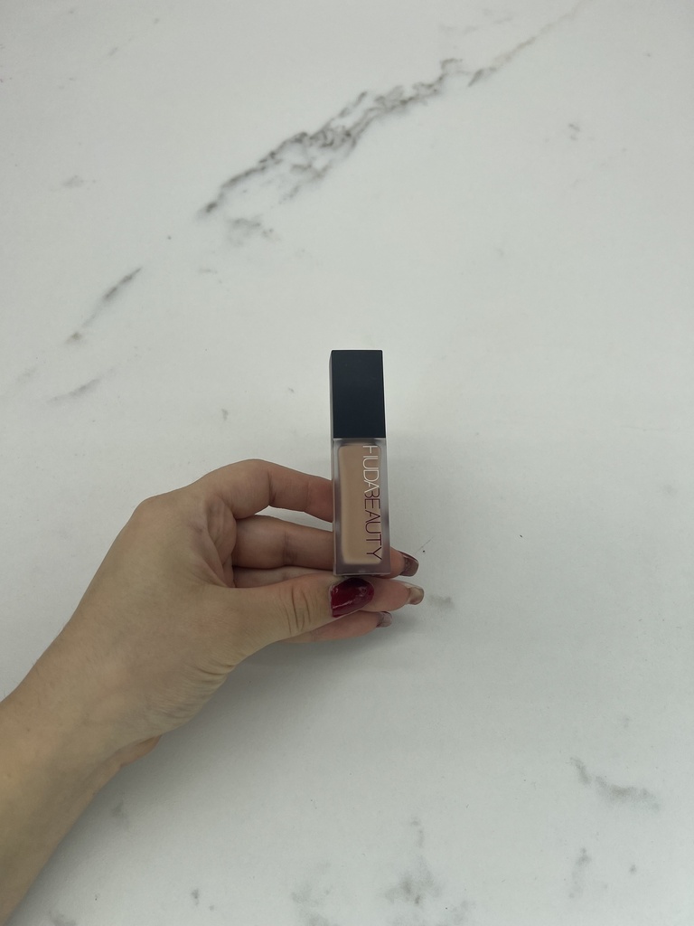Huda Beauty Faux Filter Concealer Marmalade Pa Kuti