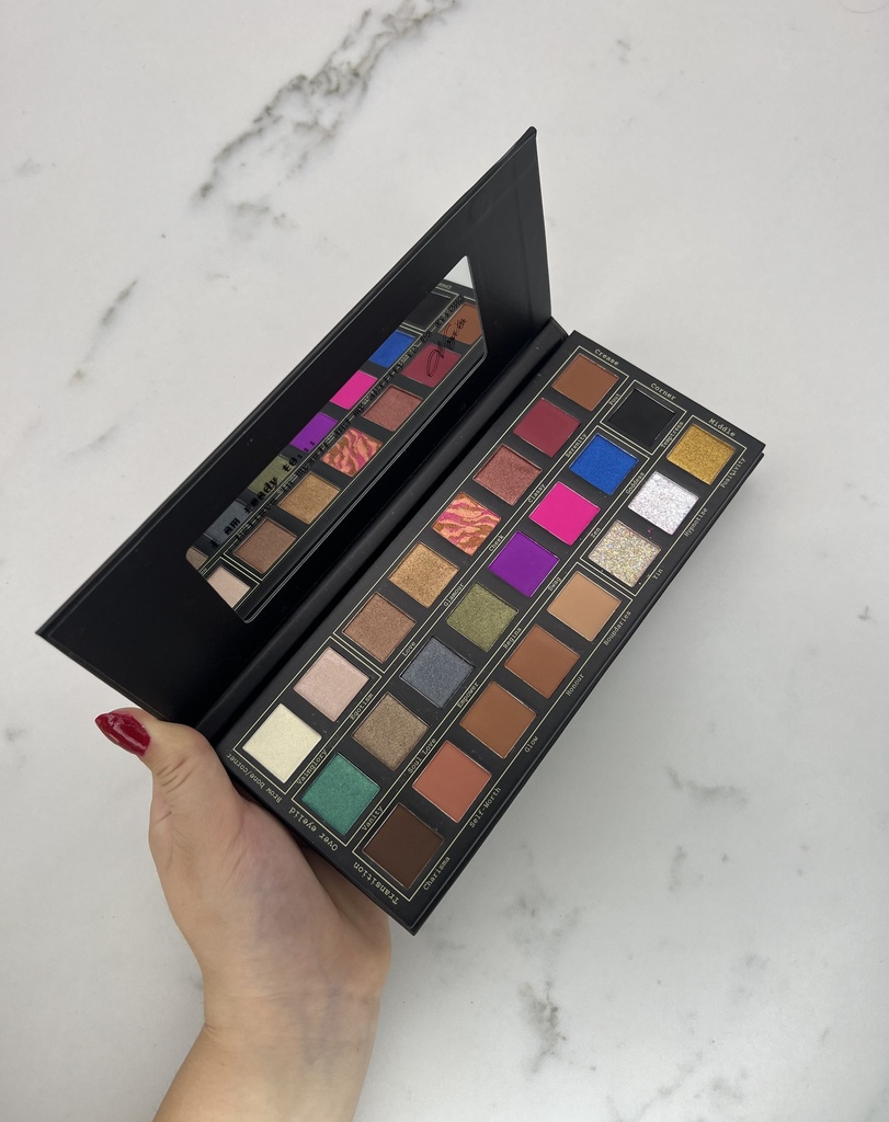 Nazila Love Glam Eyeshadow Palette