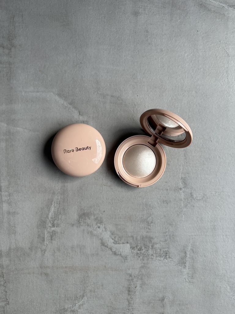 Rare Beauty Highlighter Enlighten Pa Kuti