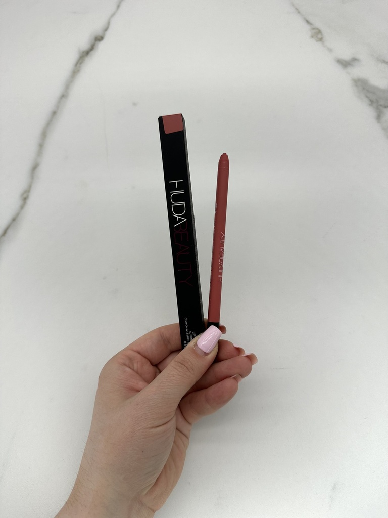 Huda Beauty Lip Contour Vivid Pink