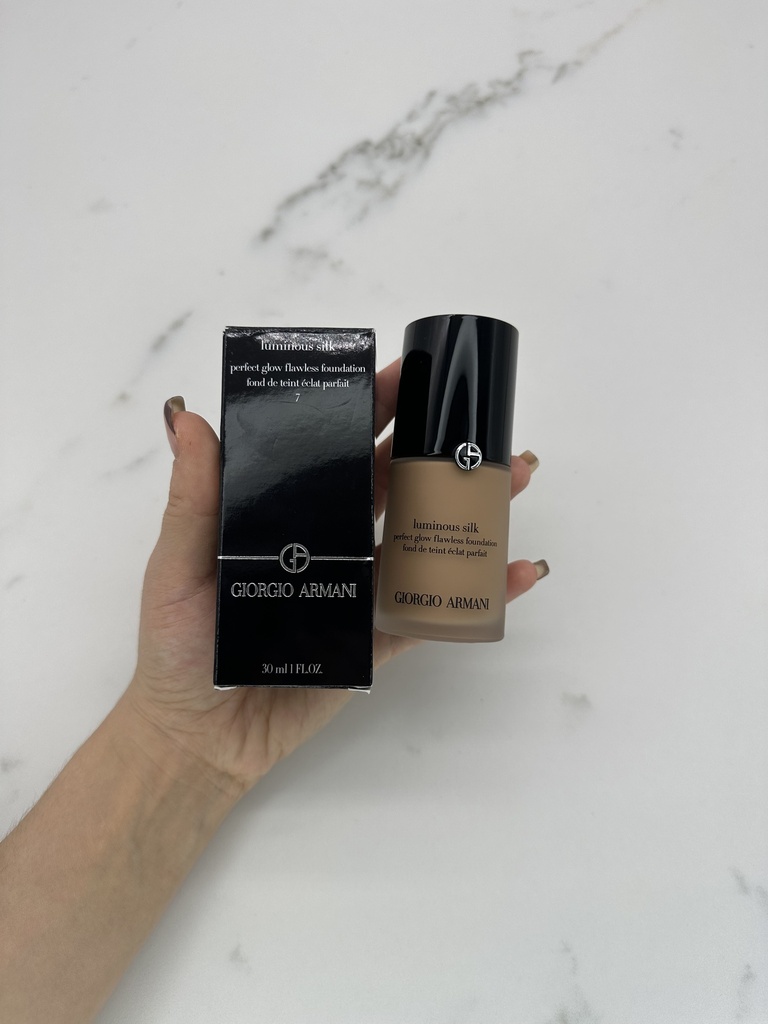 Giorgio Armani Luminous Silk Perfect Glow Flawless Foundation 7