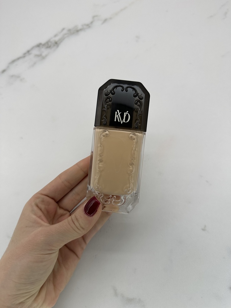 Kvd Good Apple Serum Foundation Pa Sticker Ngjyre Pa Kuti