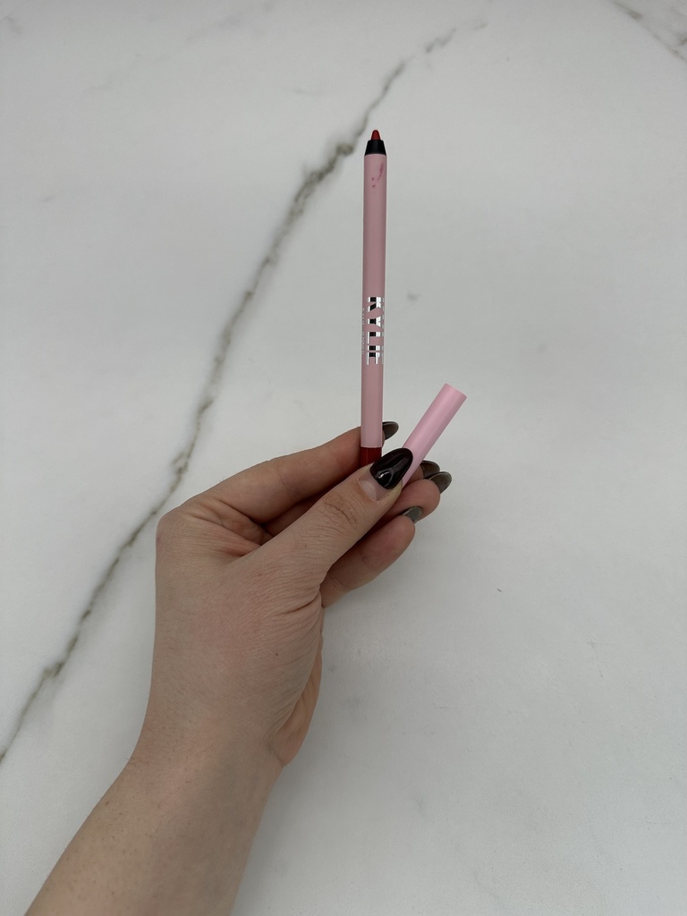 Kylie Jenner Lip Liner 405 Red Velvet