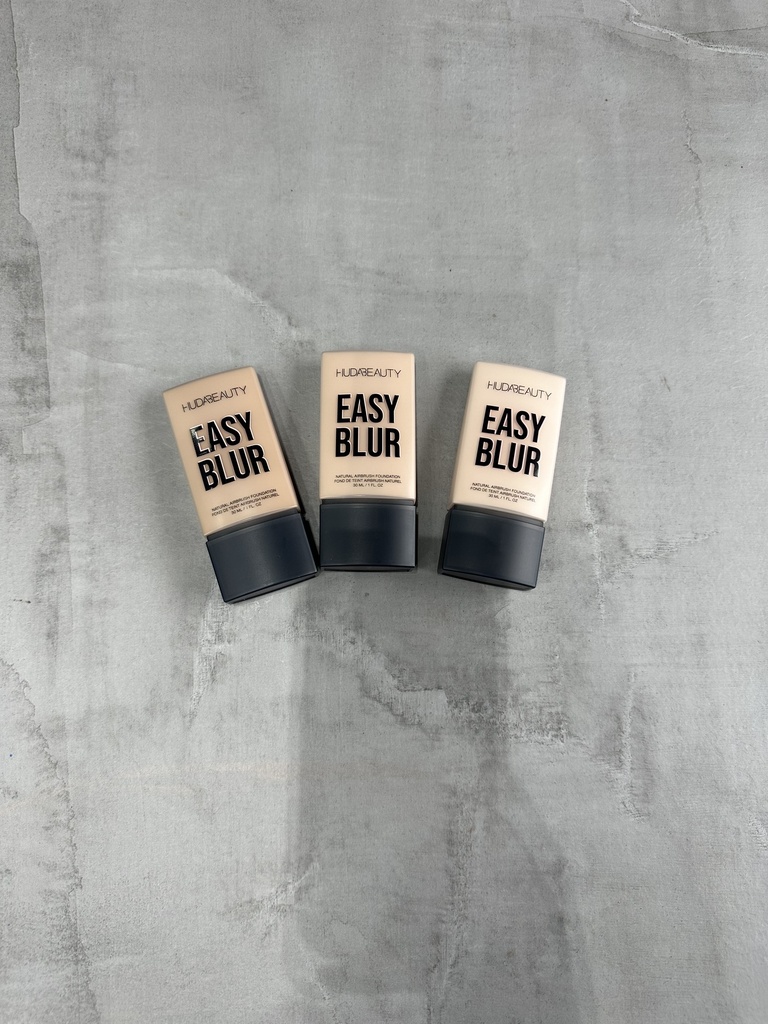 Huda Beauty Easy Blur Natural Airbrush Foundation Pa Sticker Ngjyre Pa Kuti 30ml