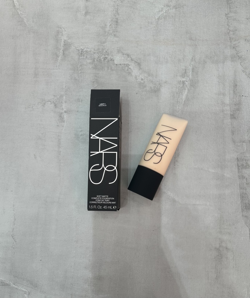 Nars Soft Matte Complete Foundation Deauville