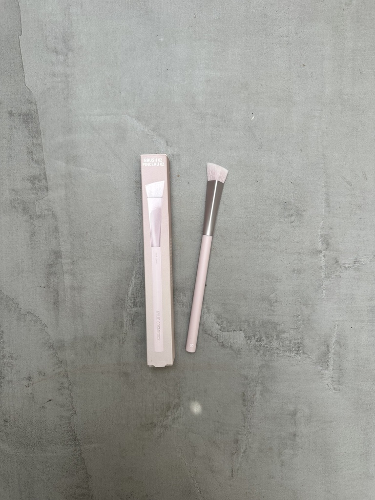 Kylie Cosmetics Brush 02