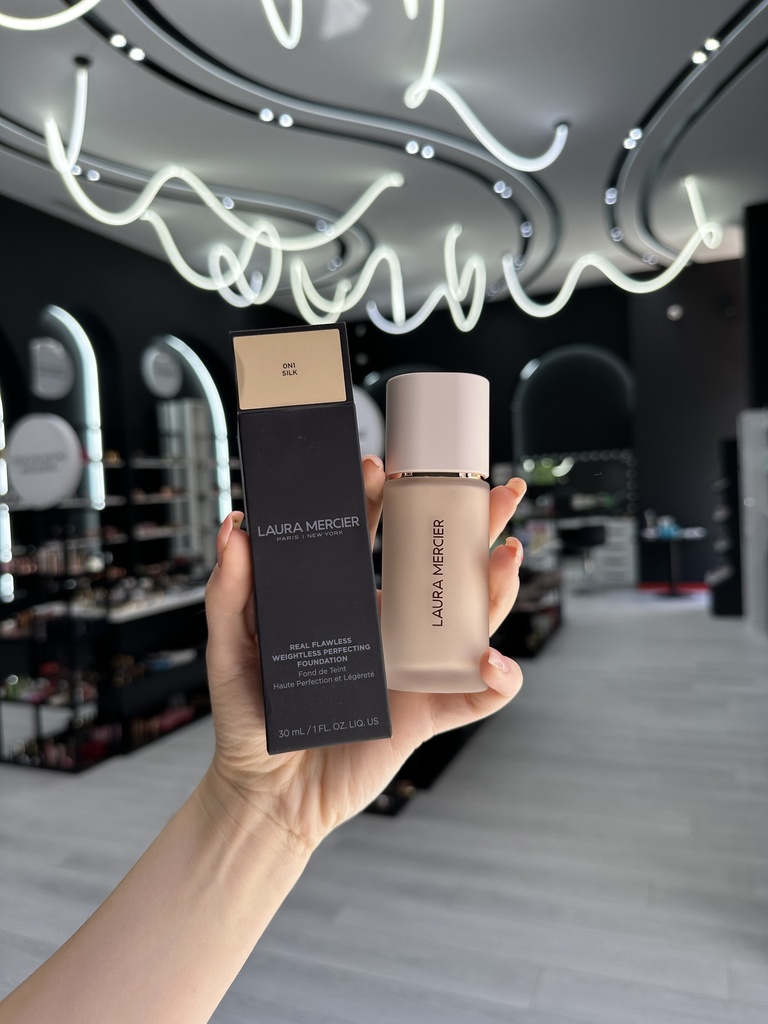 Laura Mercier Real Flawless Weightless Perfecting Foundation 0N1