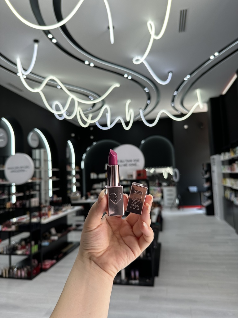 Too Faced Lady Bold Lipstick Main Character 