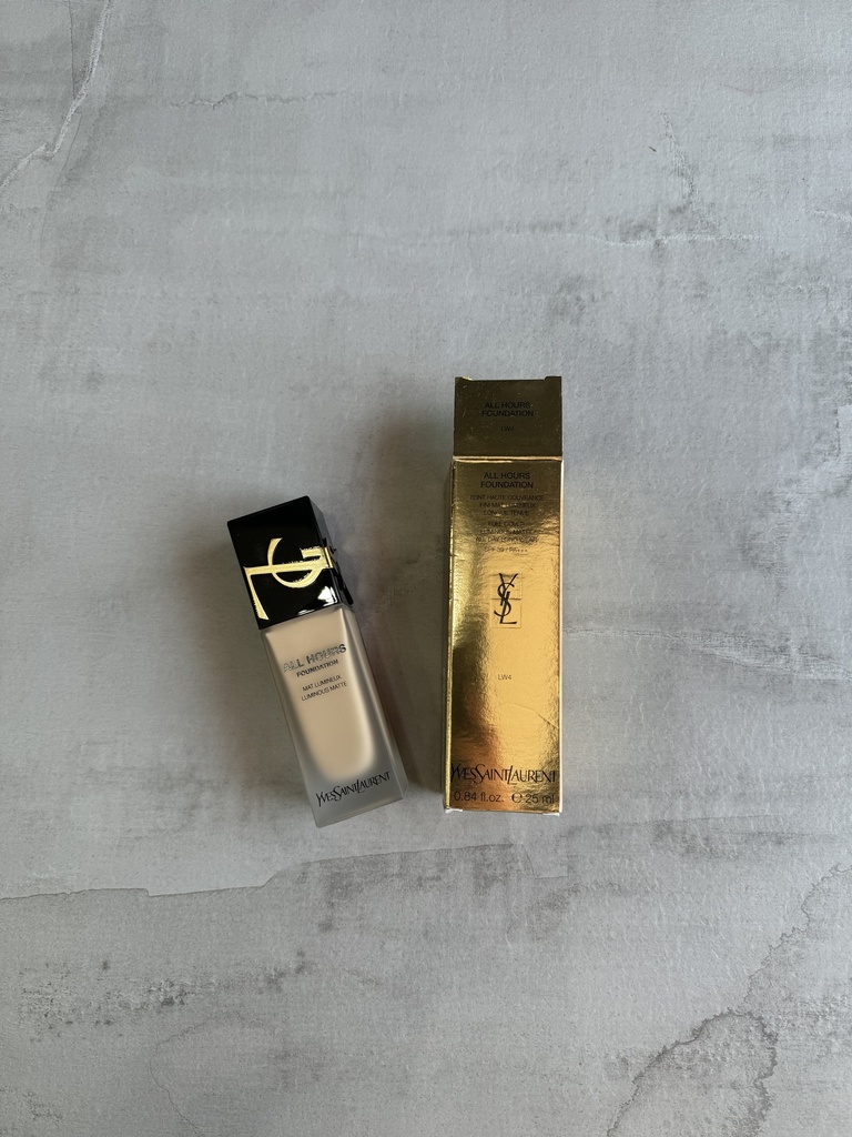 YSL All Hours Foundation LW4