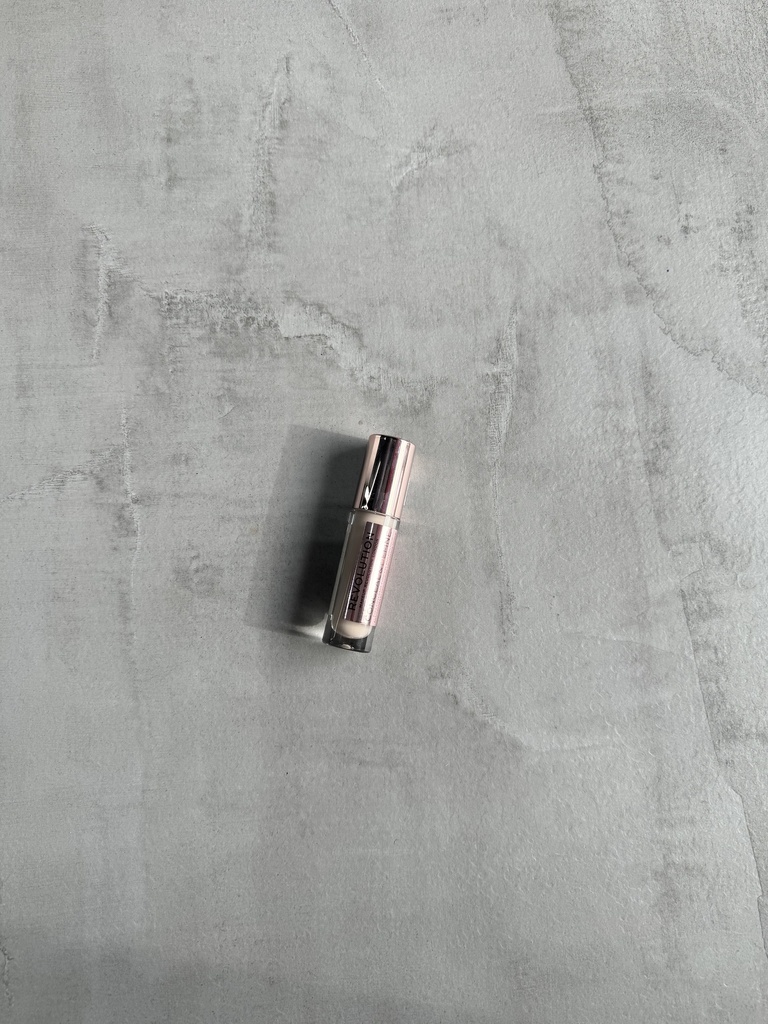 REVOLUTION CONCEAL & DEFINE CONCEALER C2