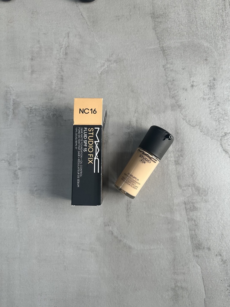 MAC Studio Fix Fluid SPF 15 NC16