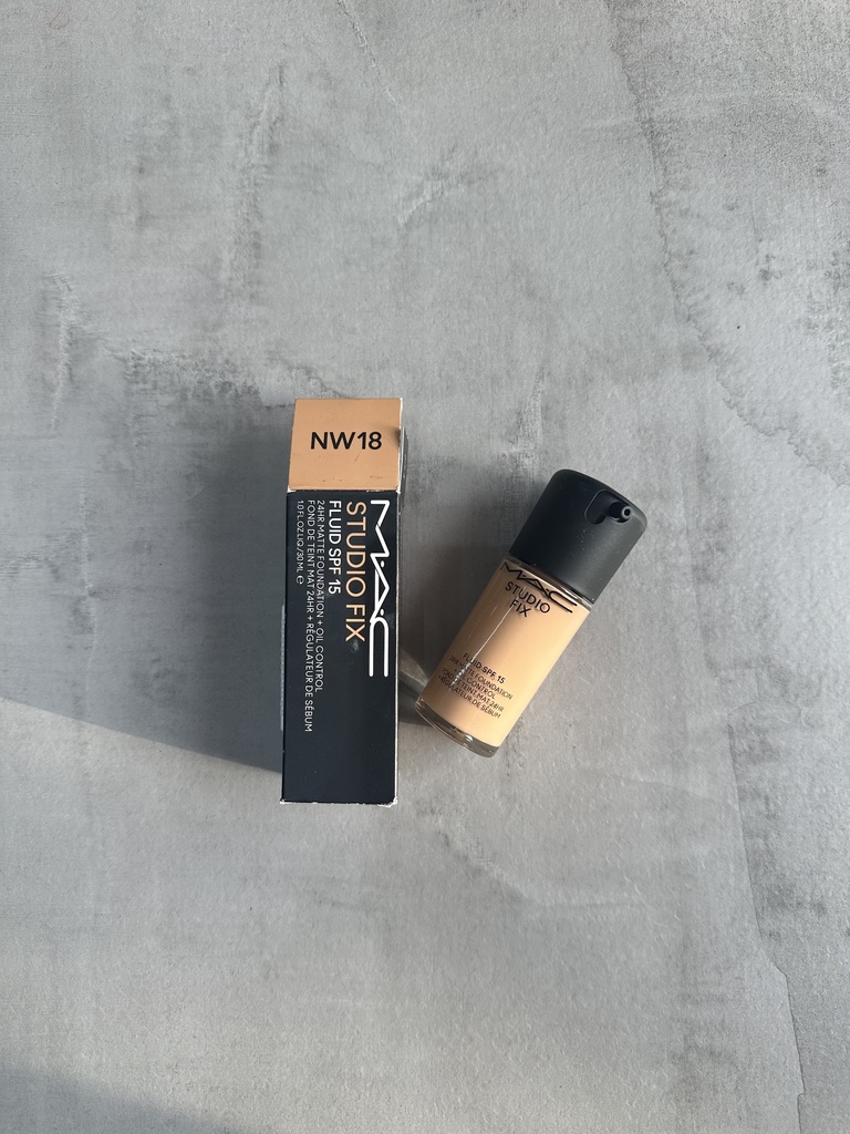 MAC Studio Fix Fluid SPF 15 NW18 