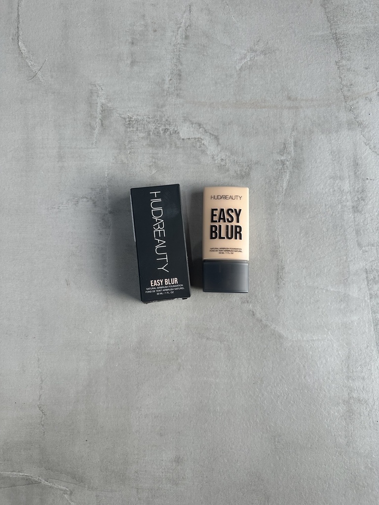 Huda Beauty Easy Blur Natural Airbrush Foundation Macaroon 230N 30ml