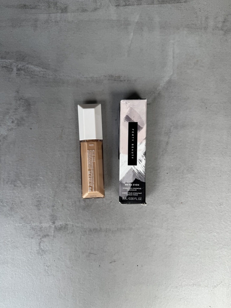 Fenty Beauty We'Re Even Hydrating Longwear Concealer 250W