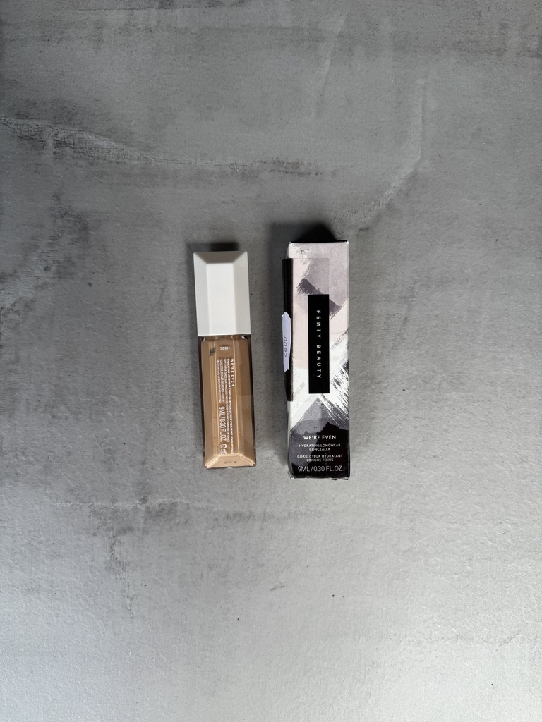 Fenty Beauty We'Re Even Hydrating Longwear Concealer 300N