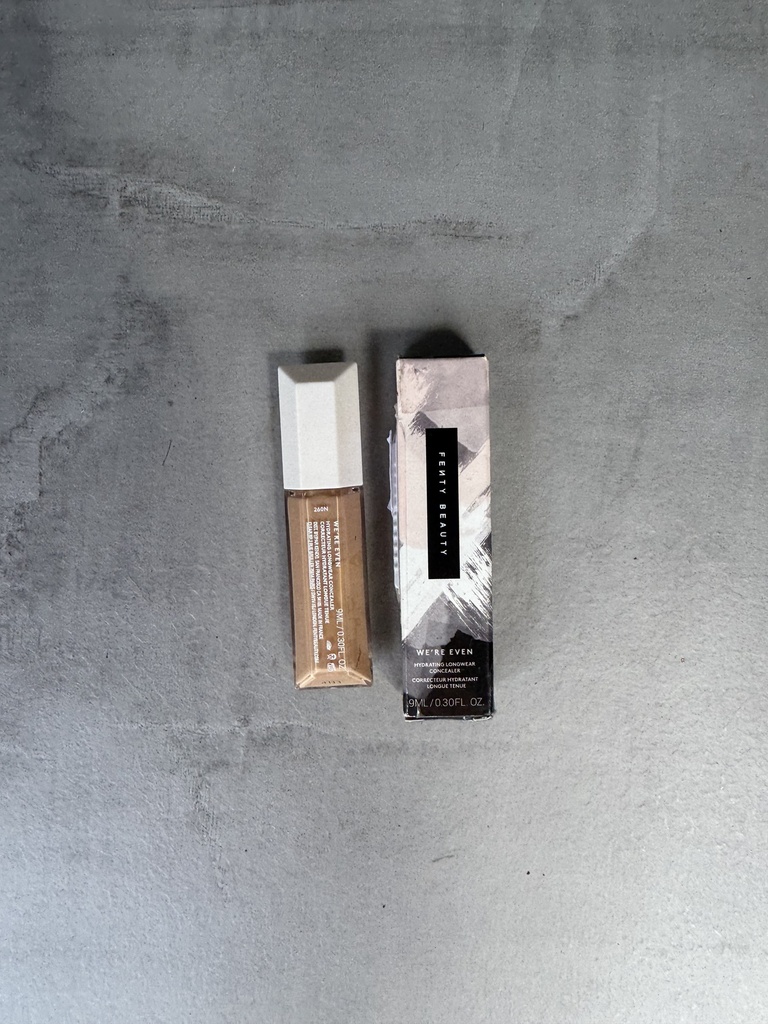 Fenty Beauty We'Re Even Hydrating Longwear Concealer 260N
