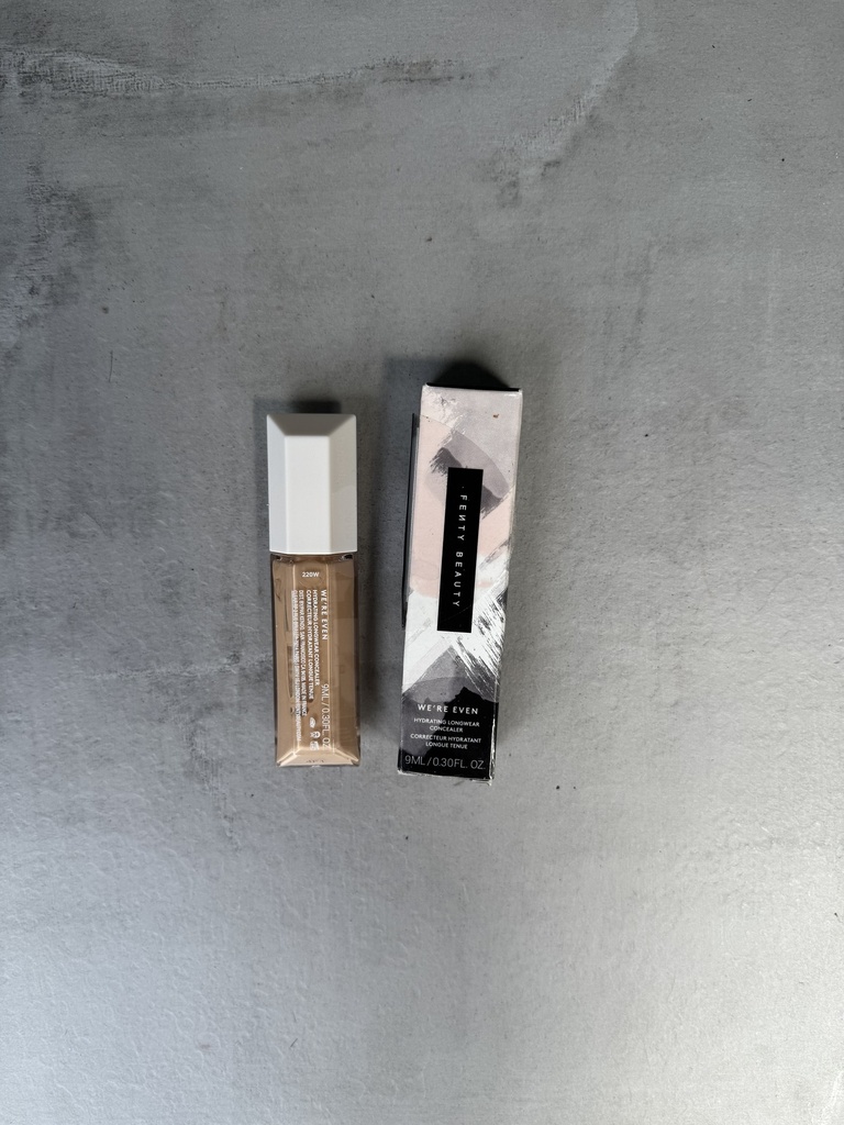 Fenty Beauty We'Re Even Hydrating Longwear Concealer 220W