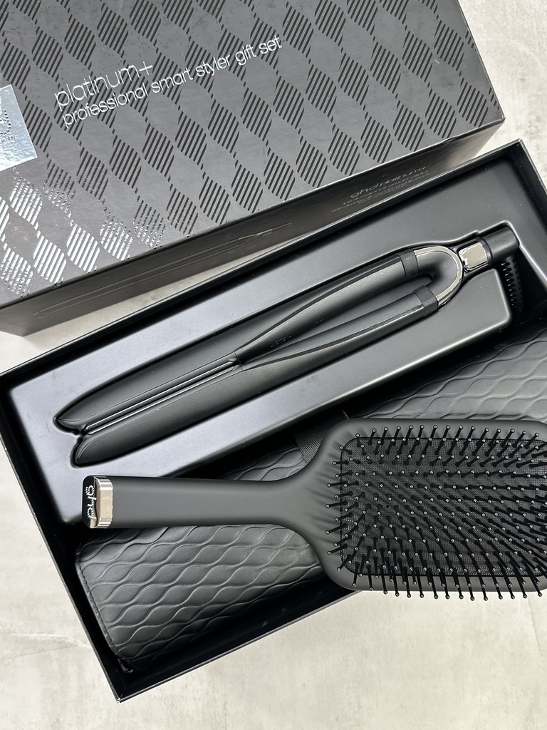 GHD Platinum+ Professional Smart Styler Gift Set