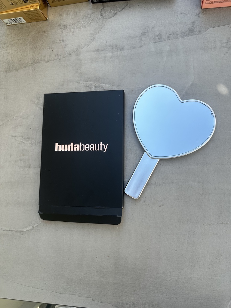 Huda Beauty Mirror Silver