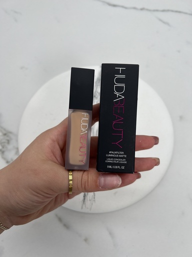 Huda Beauty Faux Filter Concealer Graham Cracker