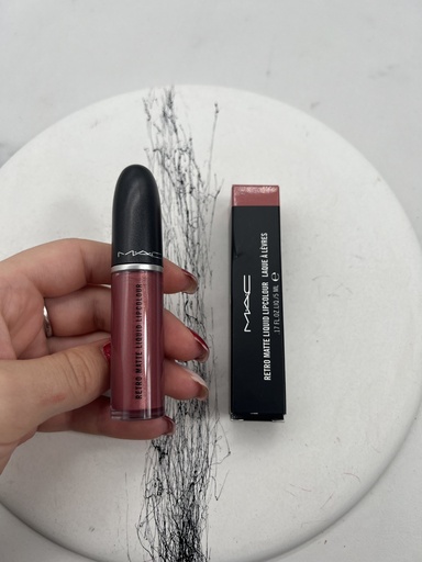 Mac Retro Matte Liquid Lip Color 132 Gemz N Roses