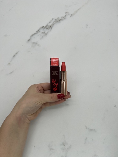 Charlotte Tilbury Kissing Lipstick Hot Emily