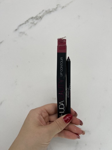 Huda Beauty Lip Contour Material Girl