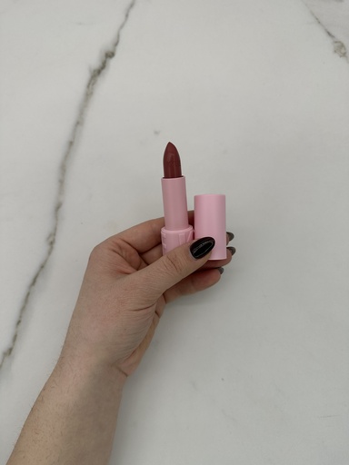 Kylie Lipstick Pa Kuti Cooler In Person