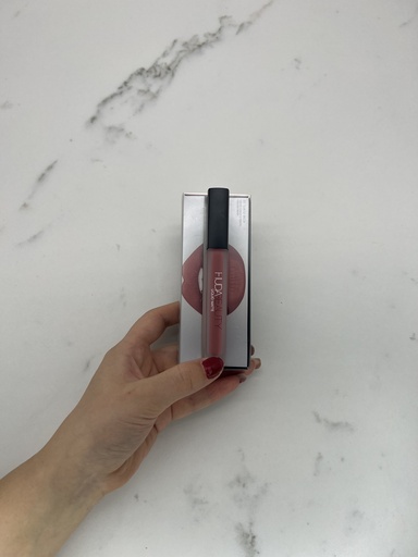 Huda Beauty Liquid Lipstick Perfectionist