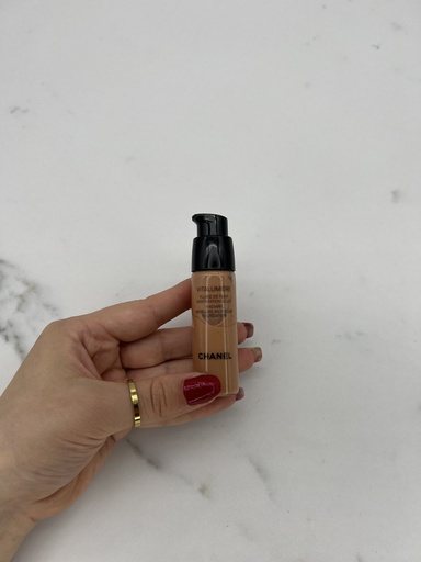 Chanel Vitalumiere Radiant Moisture Rich Fluid Foundation Tester 60 Hale