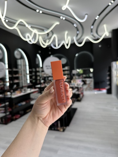 Huda Beauty Faux Filter Concealer Blood Orange Pa Kuti