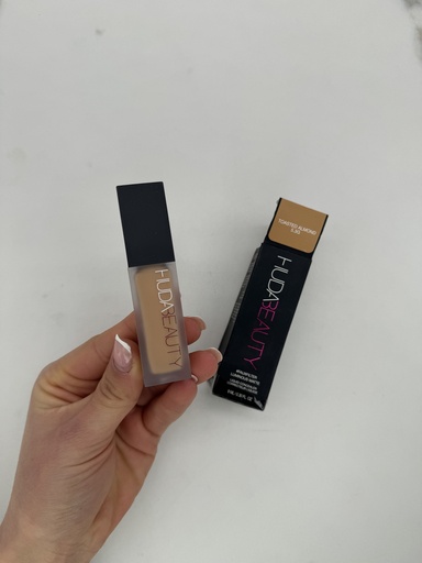 Huda Beauty Faux Filter Color Concealer Toasted Almond