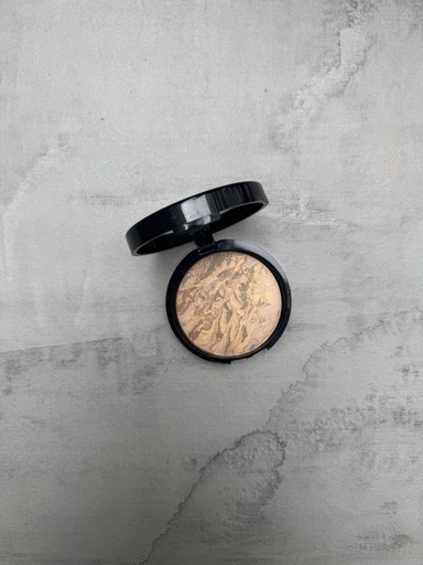 Laura Geller Baked Balance N Glow Iuminating Foundation Medium