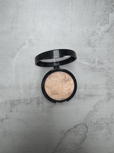 Laura Geller Baked Balance N Brighten Color Correcting Foundation Medium