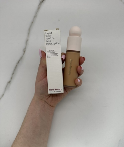 Rare Beauty Liquid Touch Weightless Foundation 250W