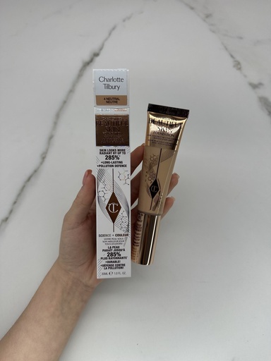 Charlotte Tilbury Beautiful Skin Foundation 4 Neutral