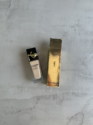 YSL All Hours Foundation LC2 