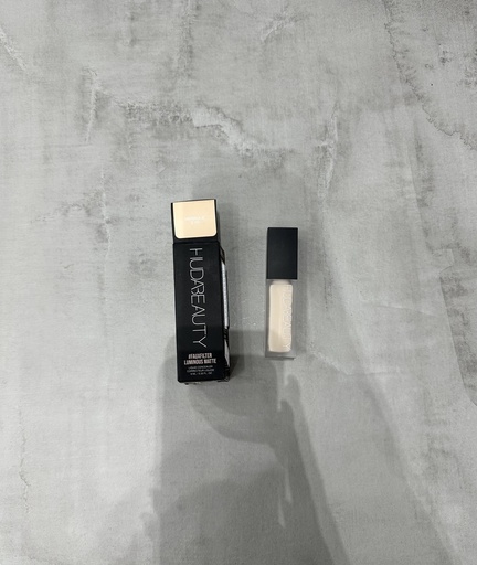 Huda Beauty Faux Filter Concealer Coconut Flakes 2.7N