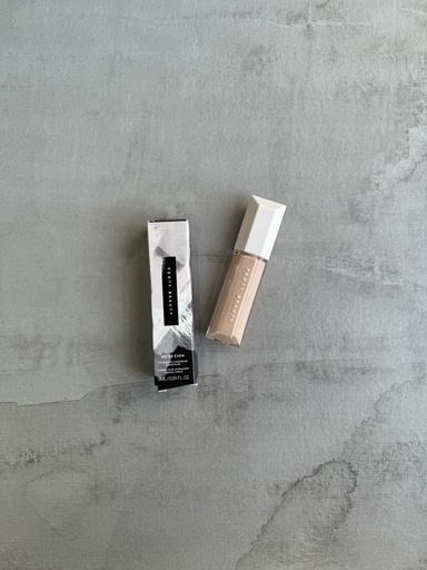 Fenty We're Even Hydrating Longwear Concealer 160W