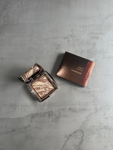 Hourglass Ambient Lighting Bronzer Diffused Bronze Light 