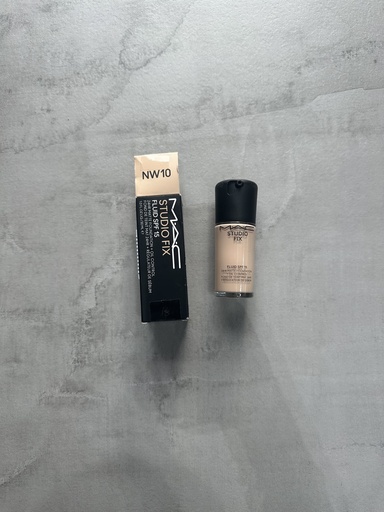 MAC Studio Fix Fluid SPF 15 NW10