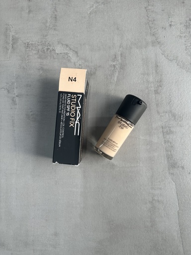 MAC Studio Fix Fluid SPF 15 N4