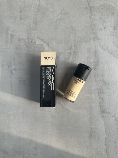 MAC Studio Fix Fluid SPF 15 NC13