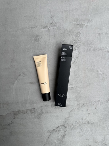 Kiko Milano Smart Hydrating Foundation WR01